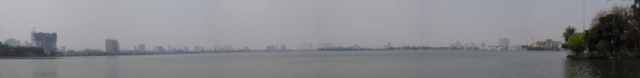 Pohled do dáli přes obrovské Hanojské jezero
